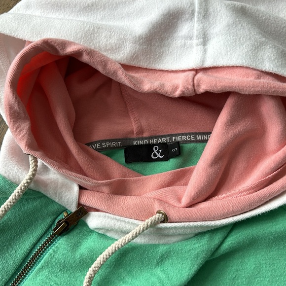 Ampersand Ave Doublehood - Picture 2 of 3